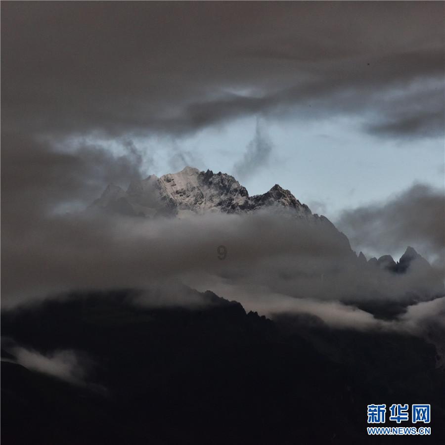 她是胡歌的女主,却因一个名字,出道8年一直没火!